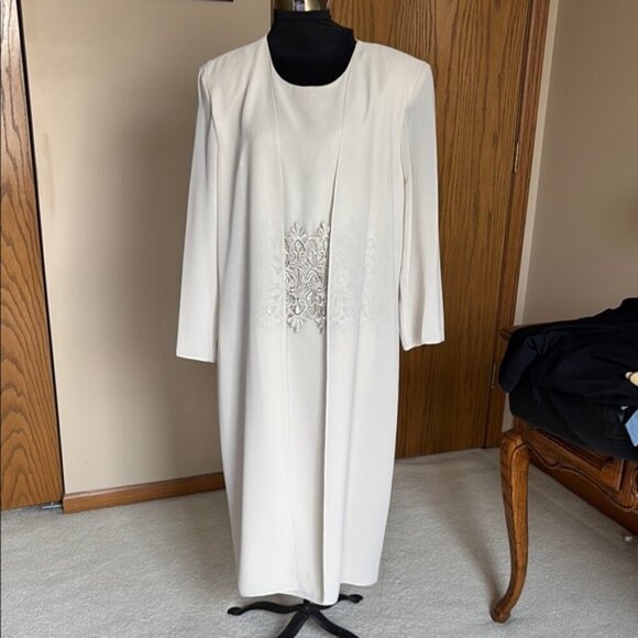 Vintage After Dark Ivory Embroidered Dress Size 18 - Picture 16 of 16